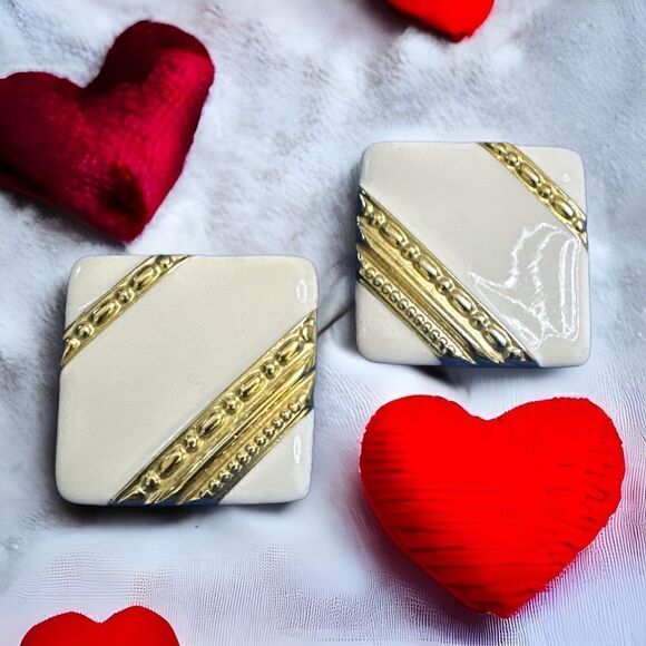 Vintage 80’s Givenchy Gold Tone Cream Beige Enamel Clip Earrings - Picture 3 of 11